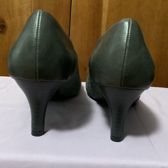 2.5” Grey Tweed Heels - Picture 3 of 5